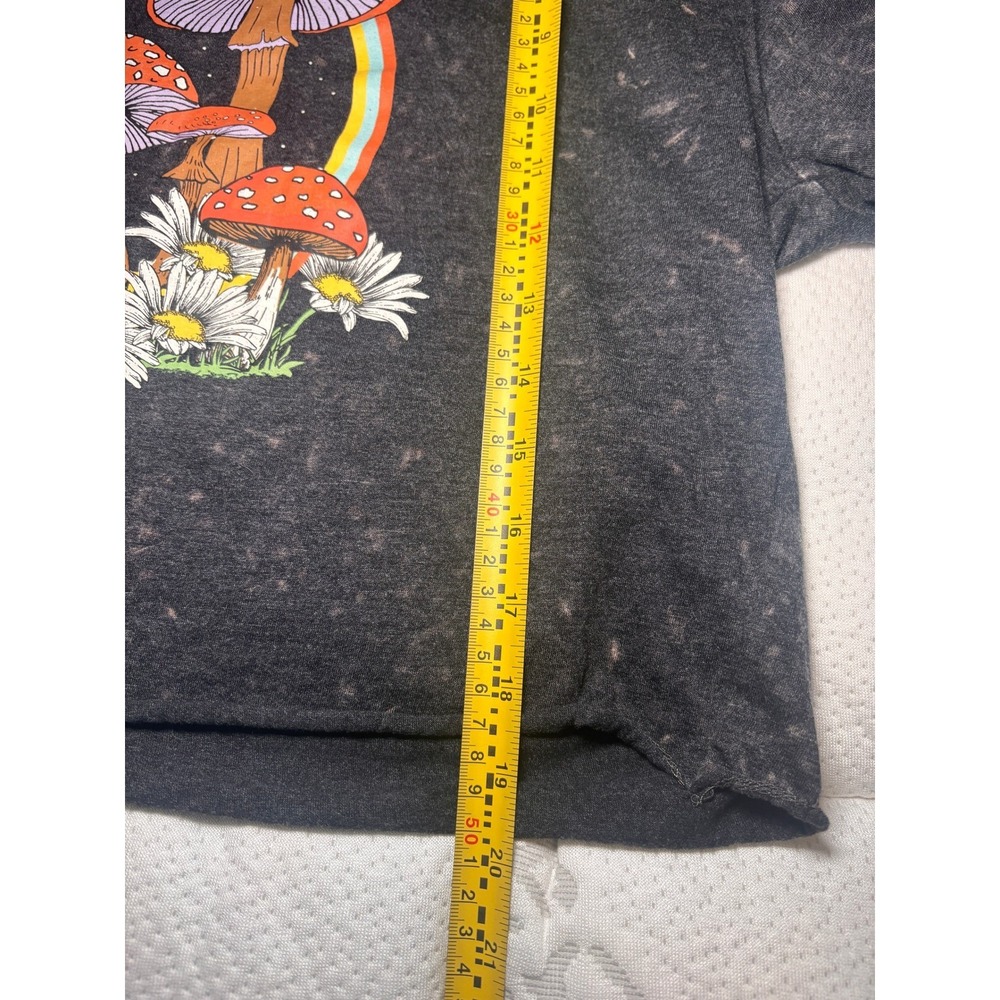No Boundaries Womens Graphic Crop T Shirt Mushrooms Daisy Rainbow Butterflies2X - Picture 8 of 9